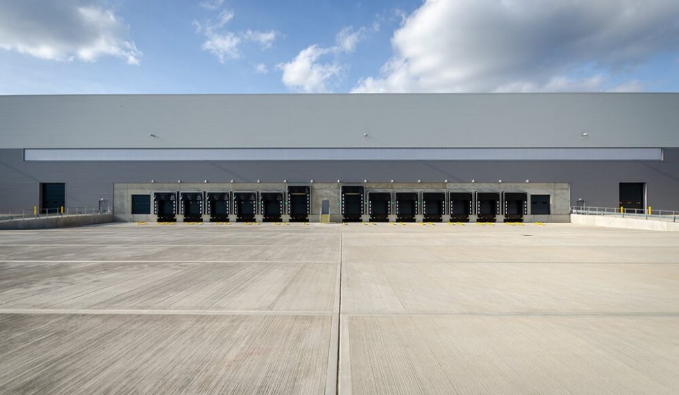 BedfordLink-large-warehouse-yard-loading-doors-DuncanLethbridge 2